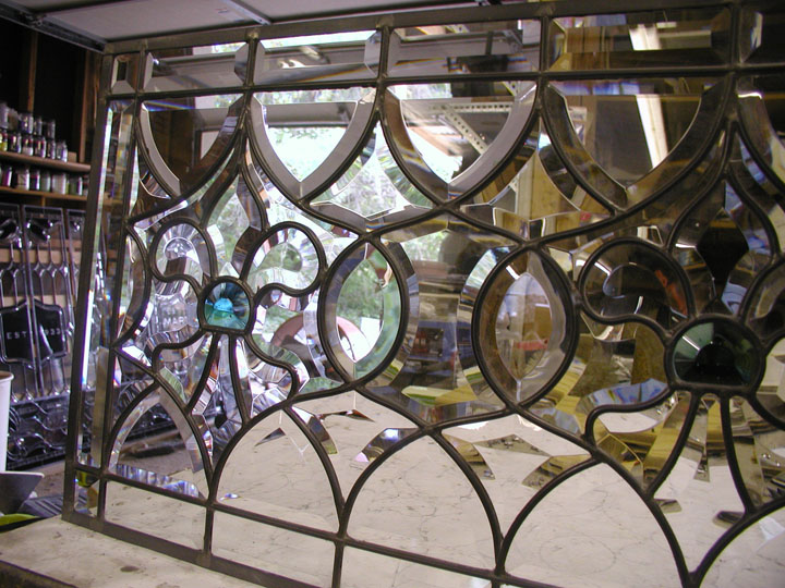 Custom all bevel fluer di lis window